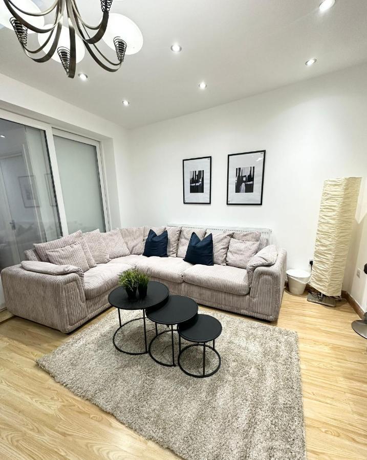London Charm - Comfortable Room In Spacious House Exterior foto