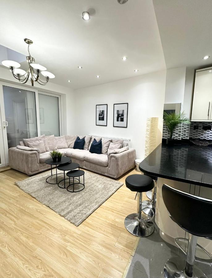 London Charm - Comfortable Room In Spacious House Exterior foto